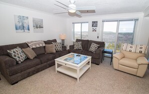 Living room - Mountaintop Condos (Snowshoe)