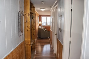 Condo (Cute & Cozy Village Wi-Fi Parking Bal) | 2 habitaciones y ropa de cama 