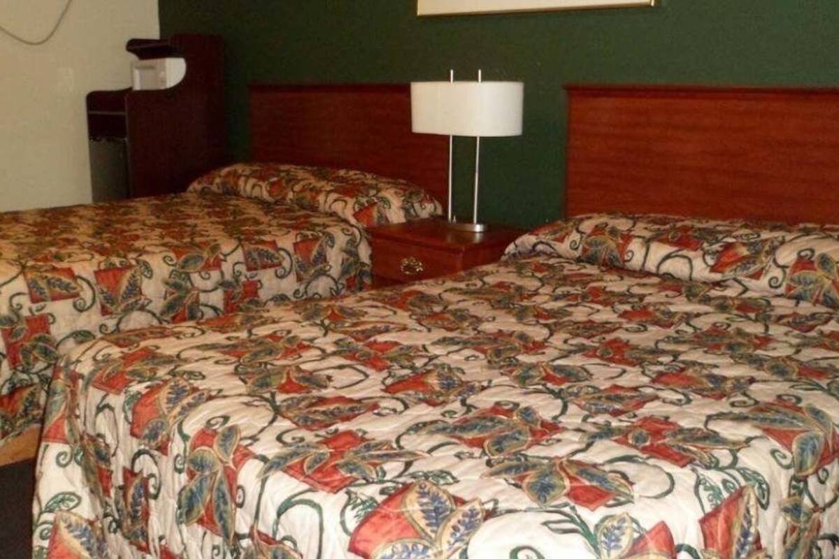 WiFi (free), bed sheets