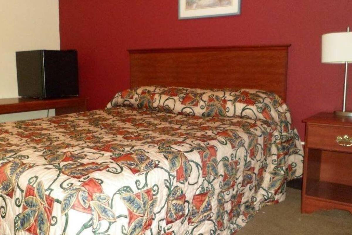 WiFi (free), bed sheets