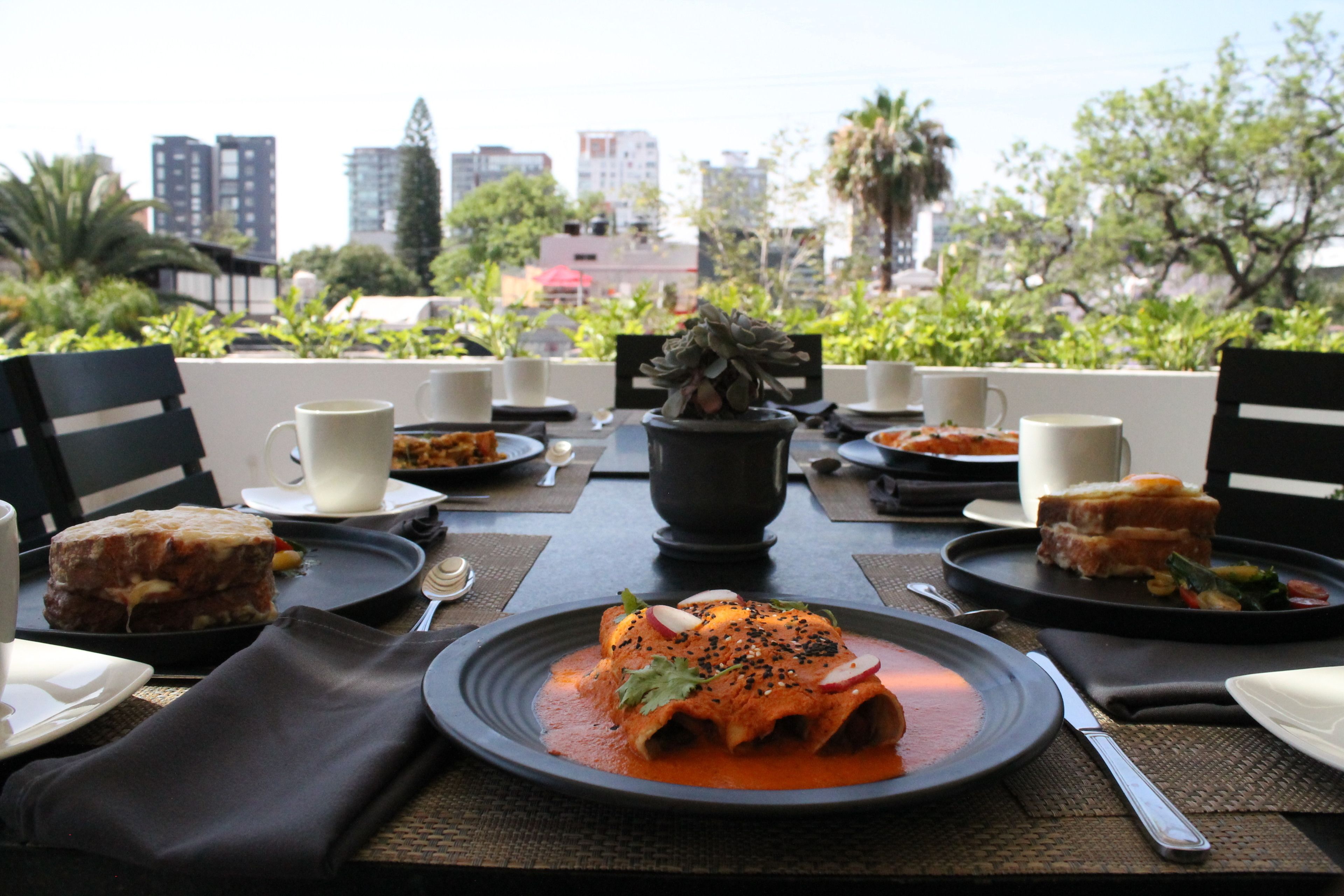 daily cooked-to-order breakfast for a fee