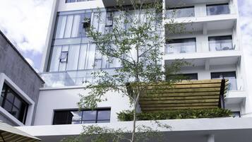 Vista frontal de la propiedad