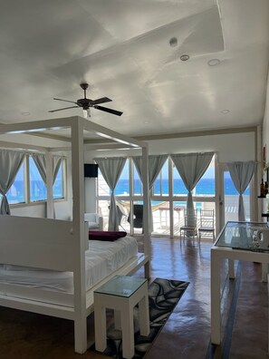 White Caps | Egyptian cotton sheets, premium bedding, in-room safe - Sea Cliff Resort (Long Bay)