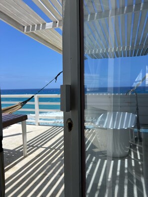 White Caps | Terassi/patio