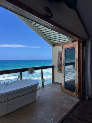 Inn Seaclusion Edge | Terrace/patio - Sea Cliff Resort (Long Bay)
