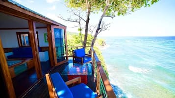 Inn Seaclusion | Egyptian cotton sheets, premium bedding, in-room safe