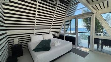 Egyptian cotton sheets, premium bedding, in-room safe