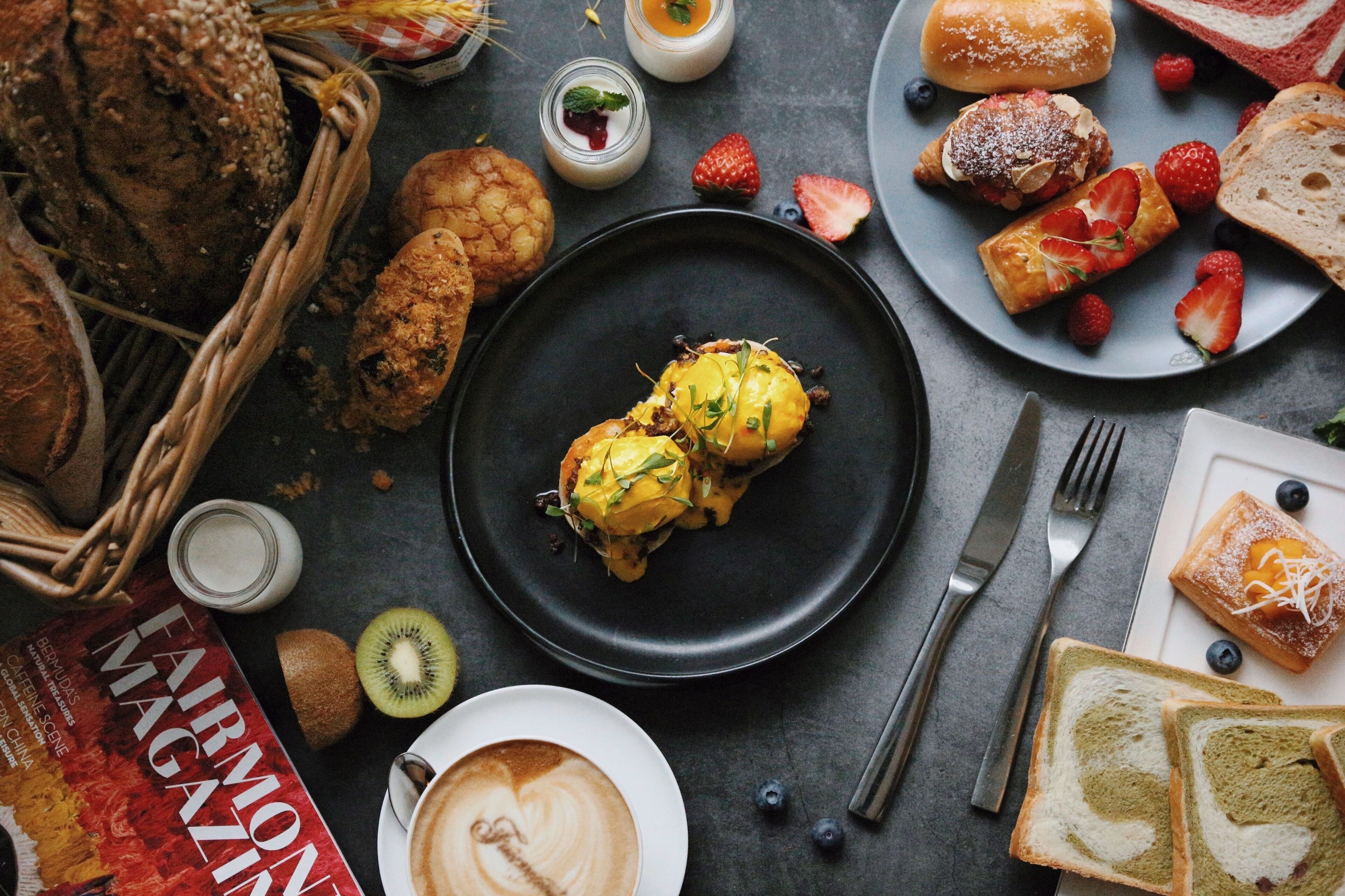 Daily buffet breakfast (CNY 208 per person)