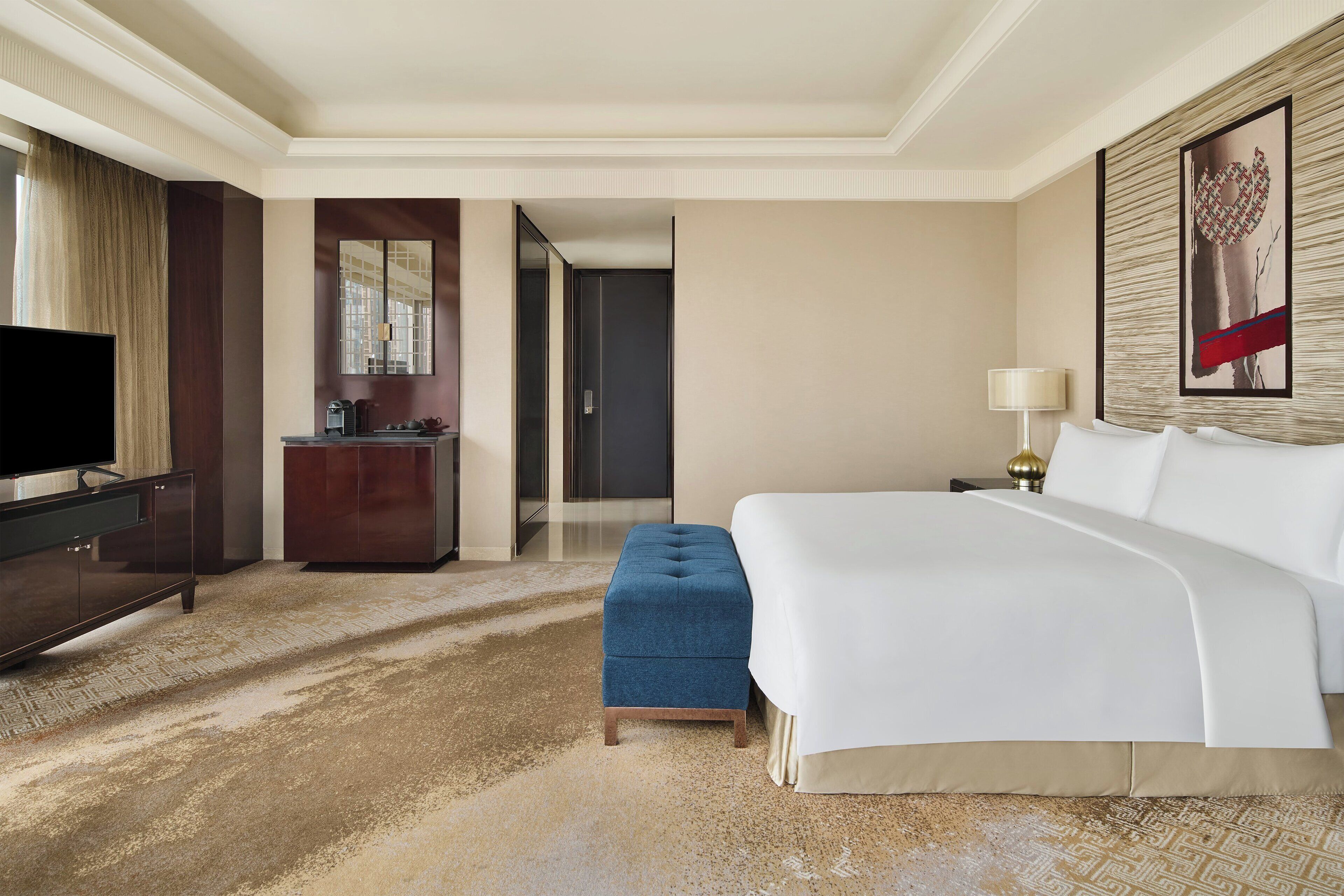 Premium bedding, down comforters, minibar, individually decorated