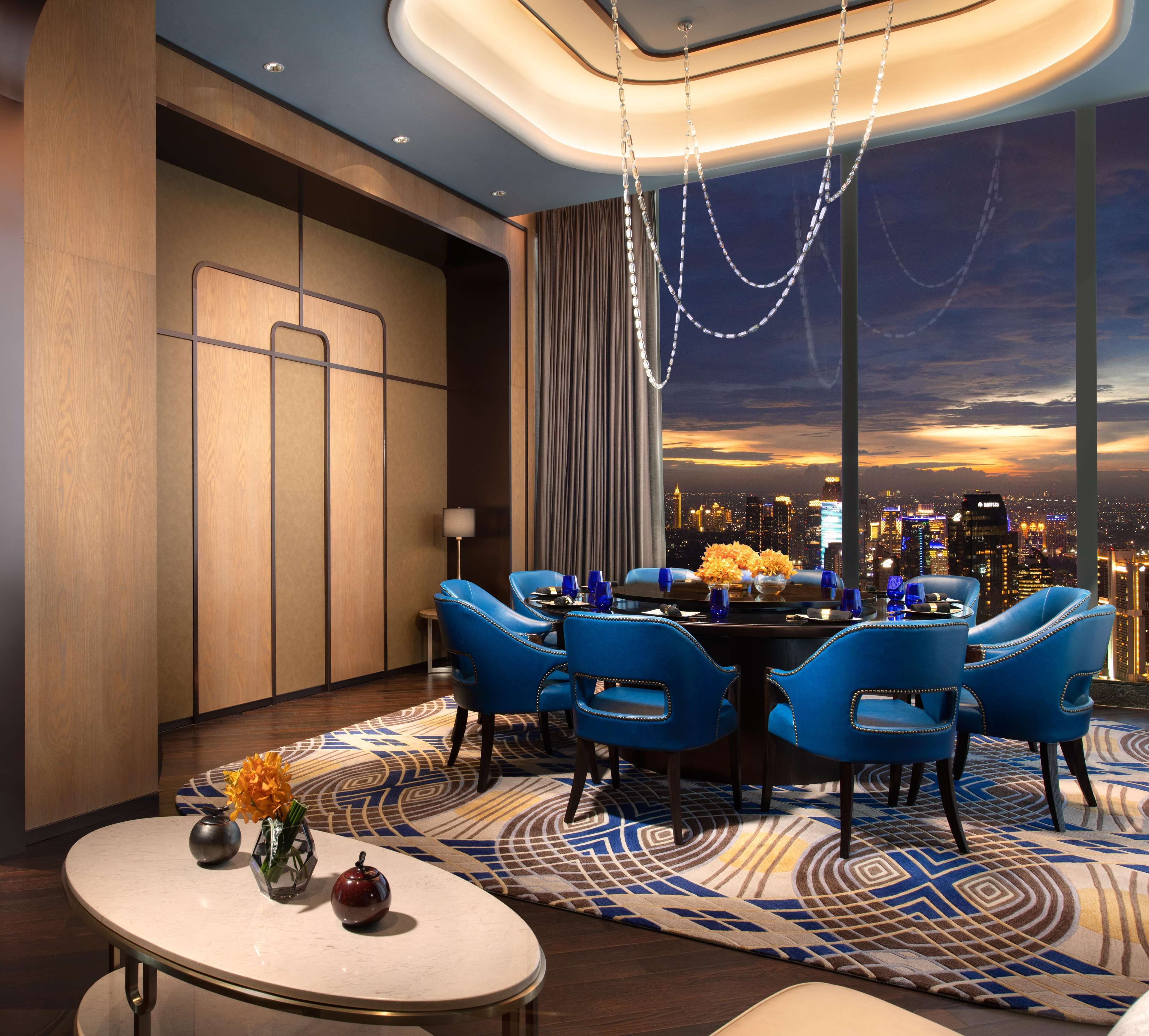 2 restaurants, breakfast, lunch, dinner served; international cuisine