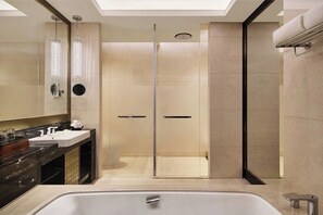 Badewanne und Dusche (separat), Hydromassagedusche
