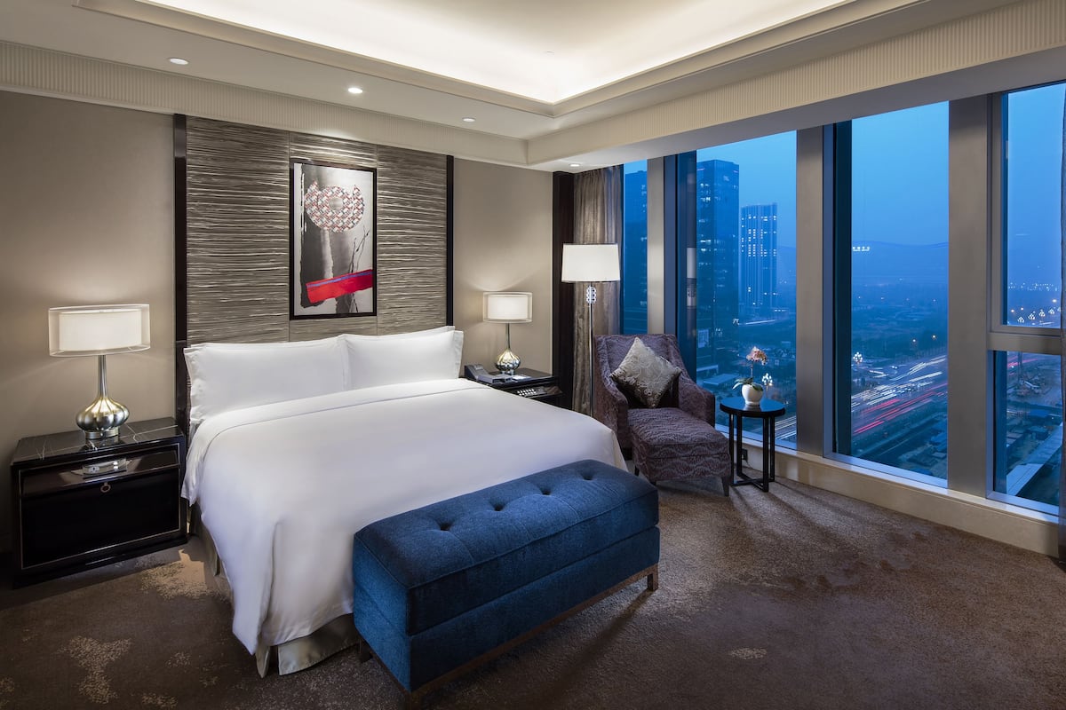 1 bedroom, premium bedding, down duvets, minibar