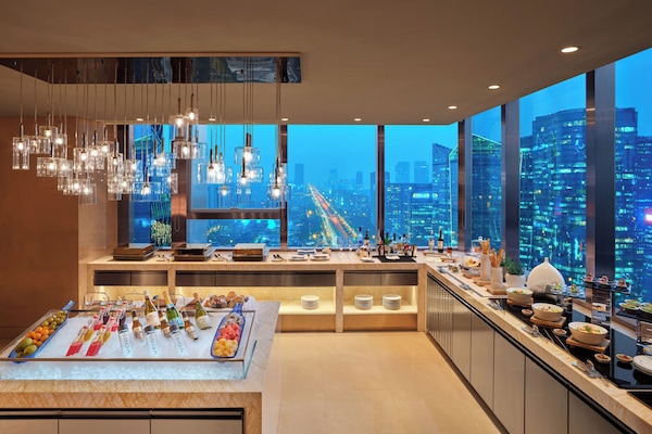 Premium bedding, down duvets, minibar, desk