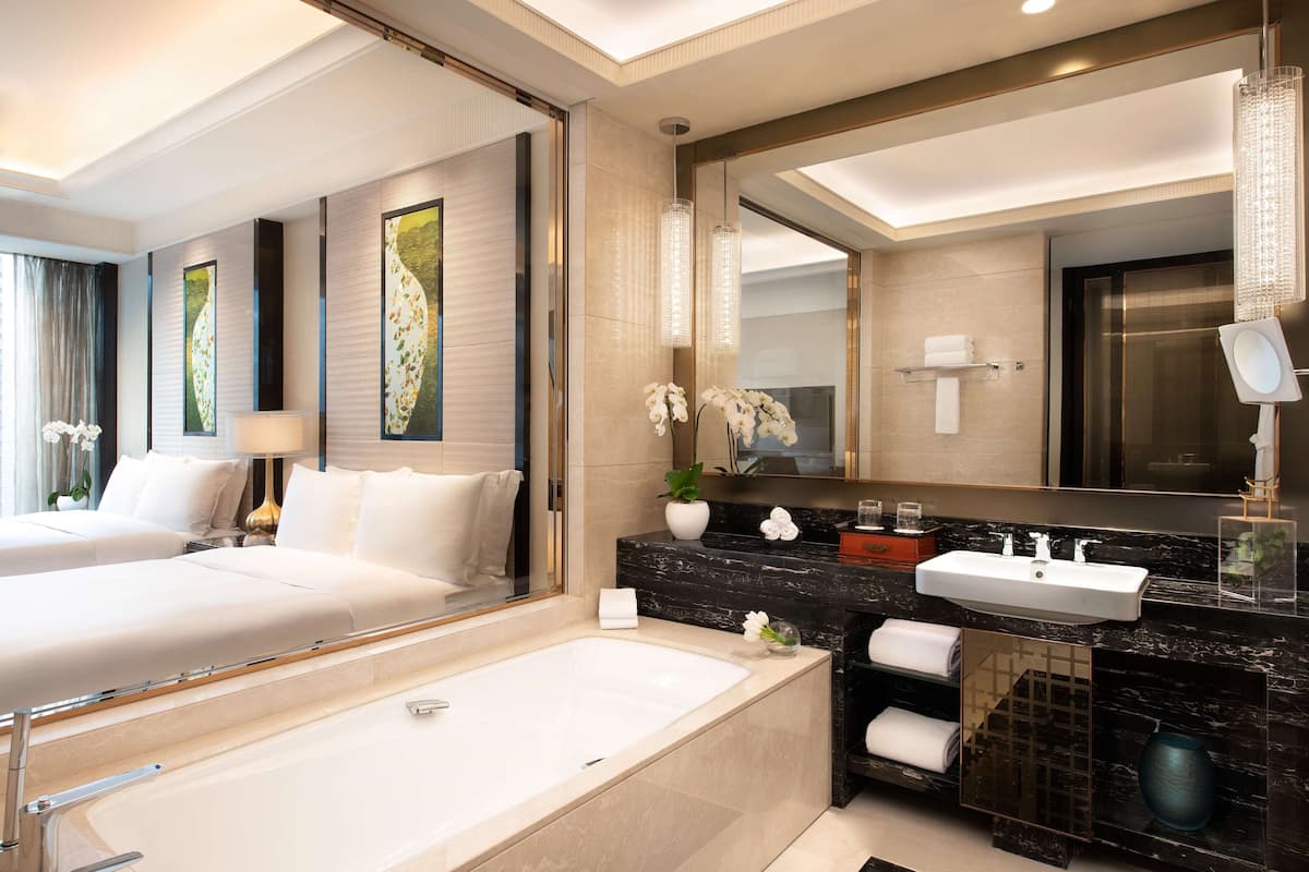 separate bathtub and shower, hydromassage showerhead