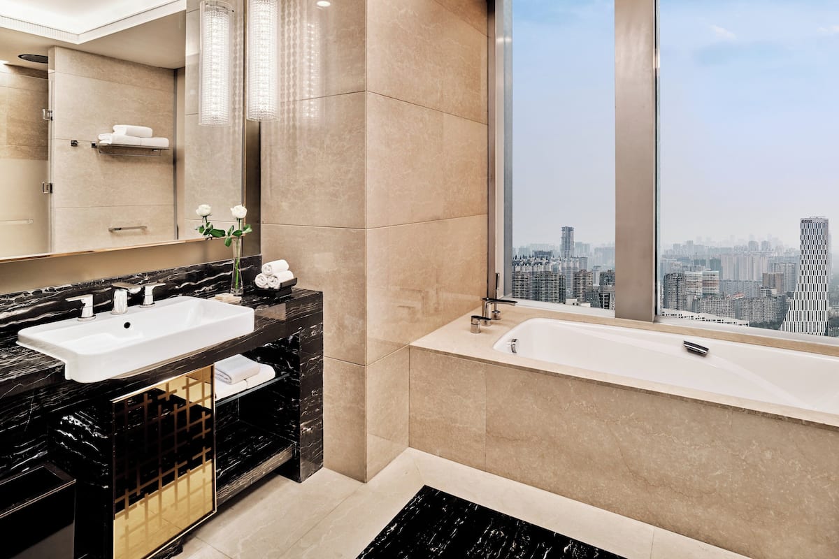 Premium bedding, down comforters, minibar, individually decorated