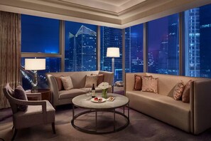 Suíte, 1 quarto, acesso ao Club Lounge (High Floor) | Roupas de cama premium, edredons de pluma, frigobar