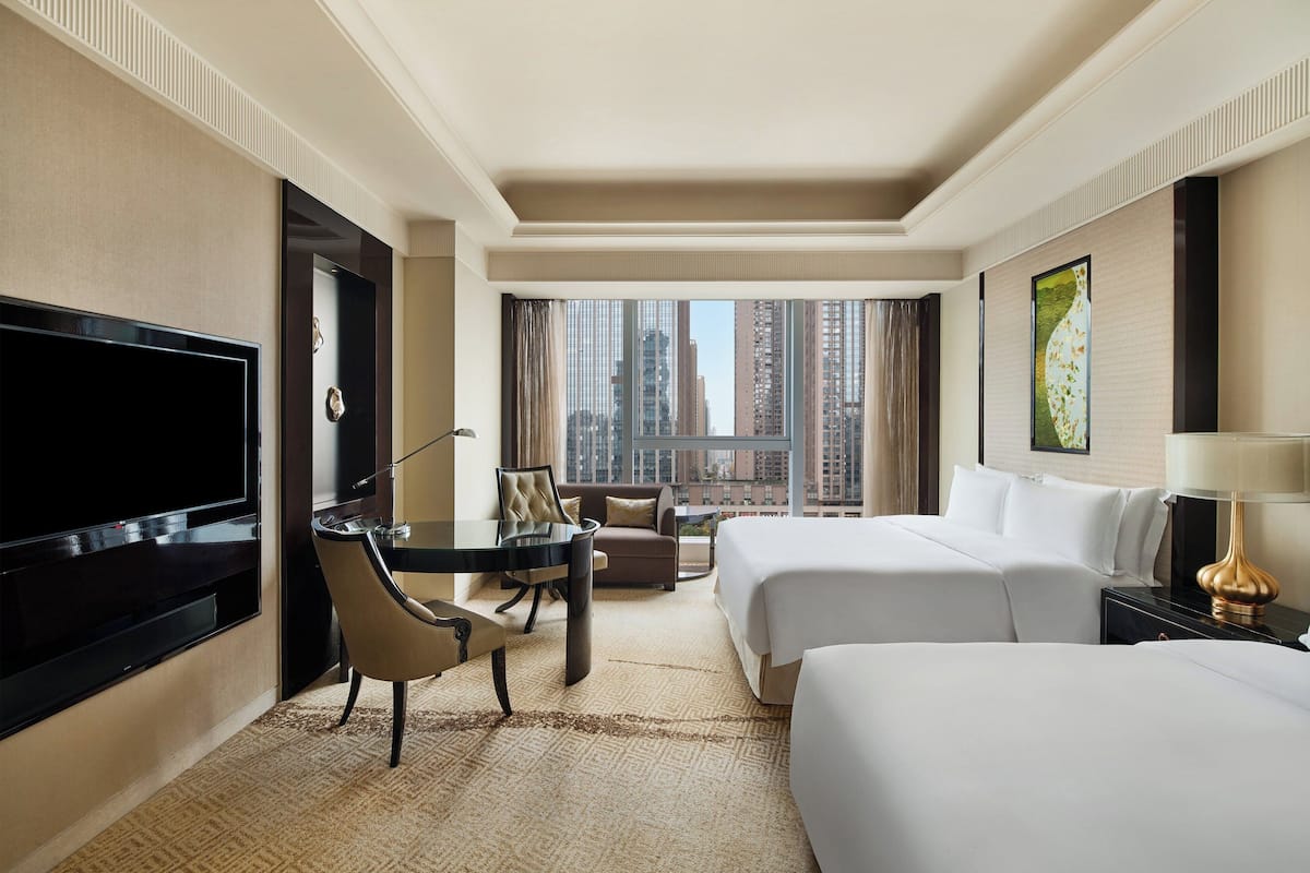 Premium bedding, down comforters, minibar, individually decorated