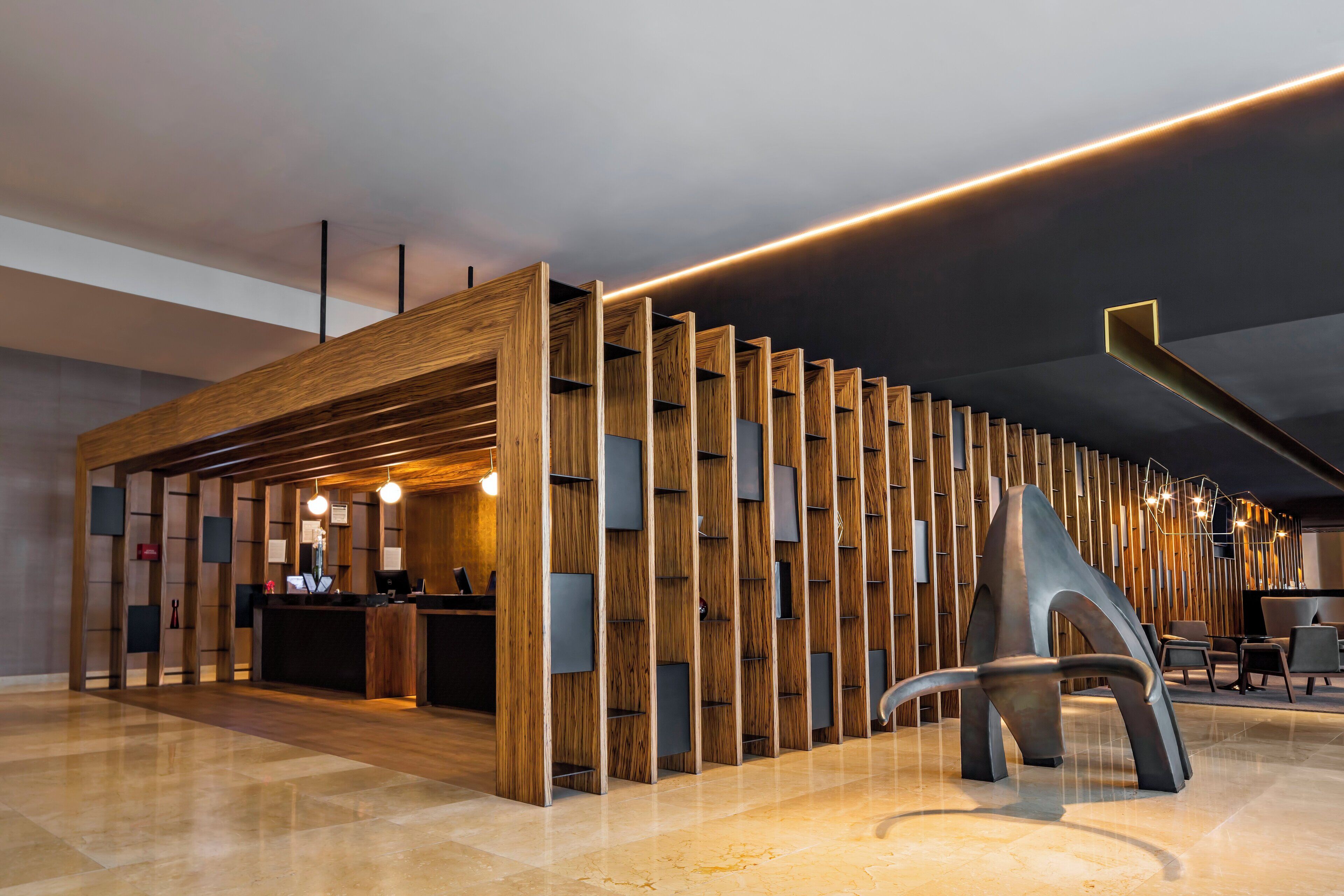 serves breakfast, lunch and dinner