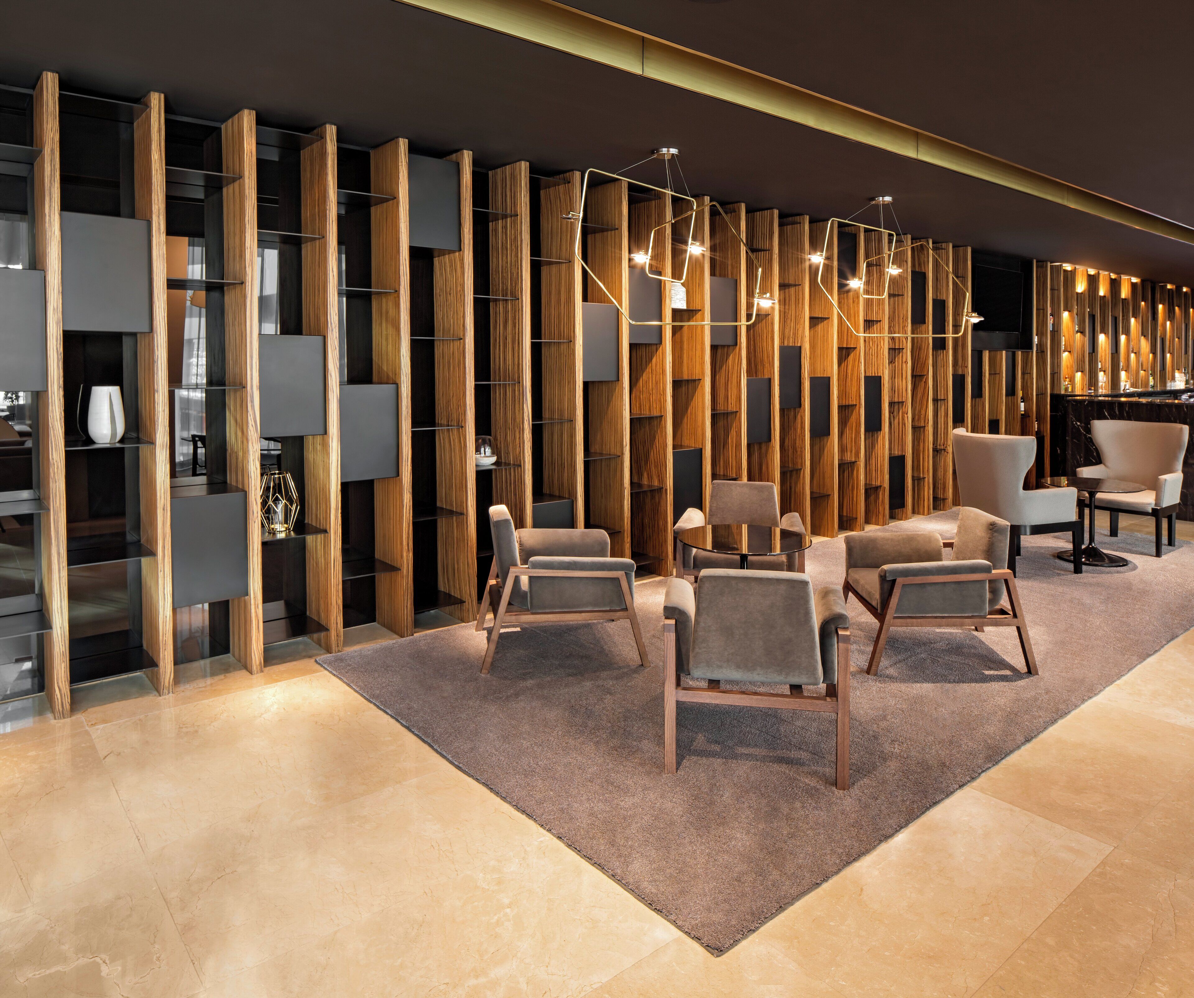 serves breakfast, lunch and dinner