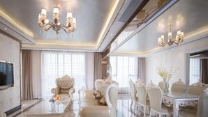 A spacious living area with a large dining table, elegant chairs, and a chandelier. - Vienna Classic Hotel(Dongguan Chang'an West Railway Station Modern City Store) (Dongguan)
