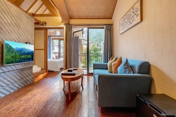 Minibar, Zimmersafe, Schreibtisch, kostenloses WLAN