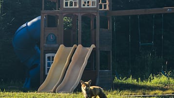 Children’s play area – outdoor