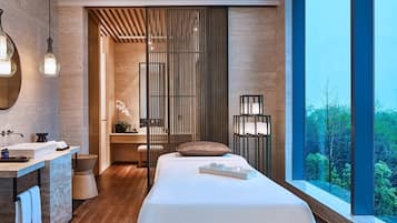 Sauna, Körperbehandlungen, Hydrotherapie, Tiefengewebe-Massagen