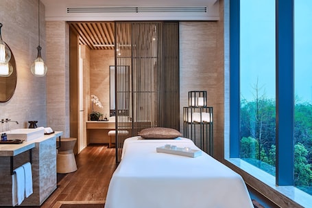 Un sauna, tratamientos corporales, hidroterapia