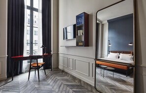 Biggy Terrace | Egyptian cotton sheets, premium bedding, in-room safe, desk - The Hoxton Paris (Paris)