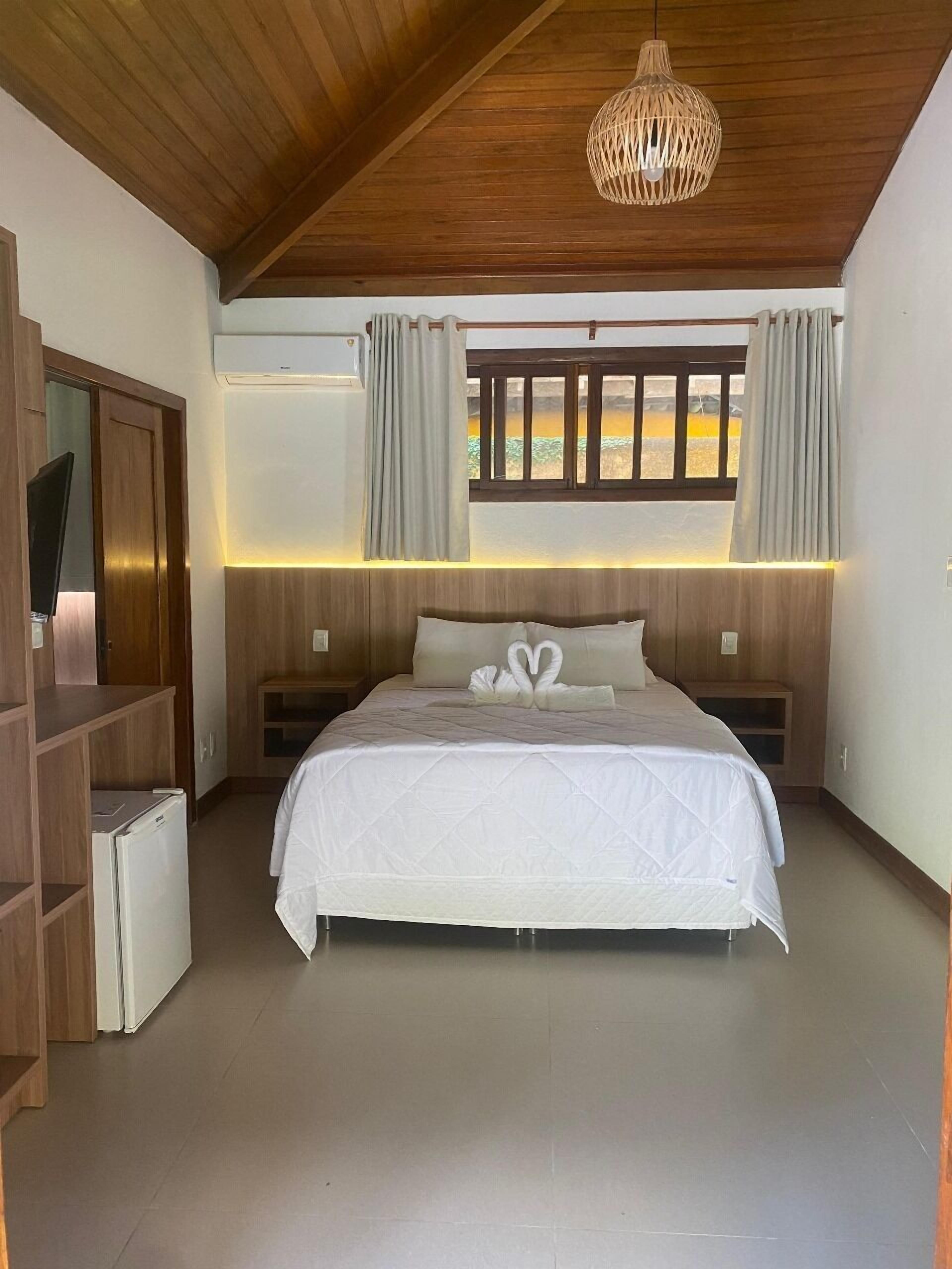 Minibar, caja de seguridad en la habitación, wifi gratis y ropa de cama 