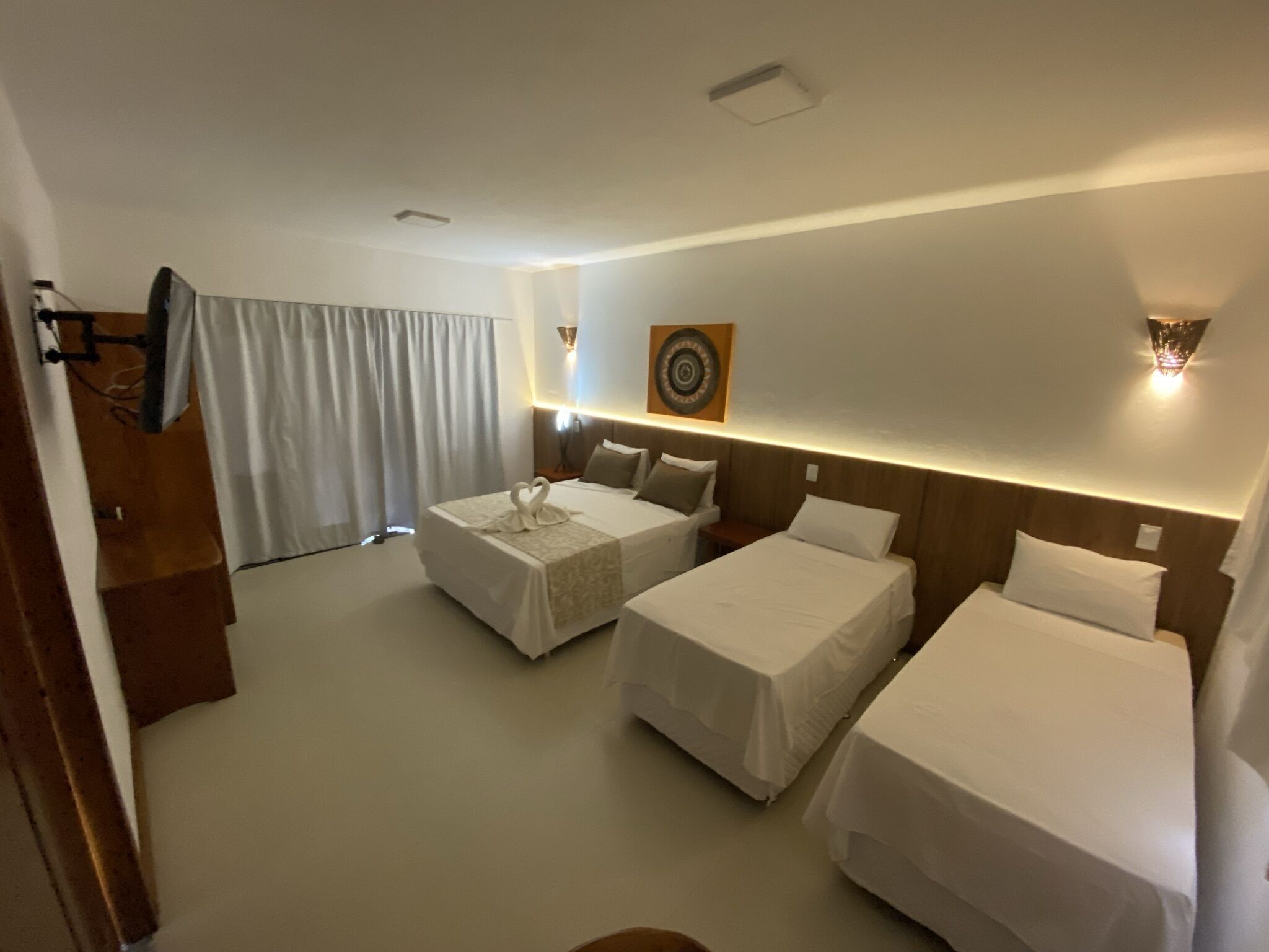 Frigobar, cofres nos quartos, Wi-Fi de cortesia, roupa de cama