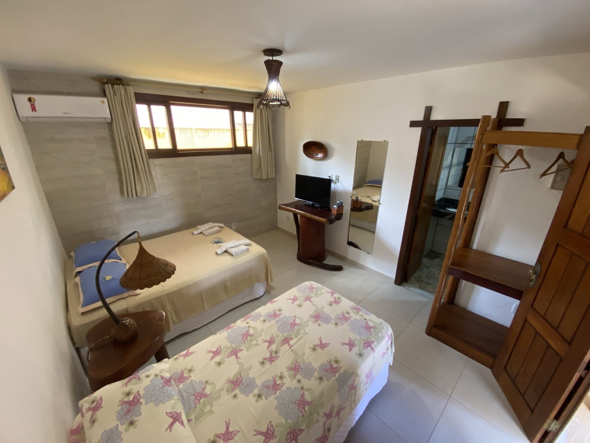 Frigobar, cofres nos quartos, Wi-Fi de cortesia, roupa de cama