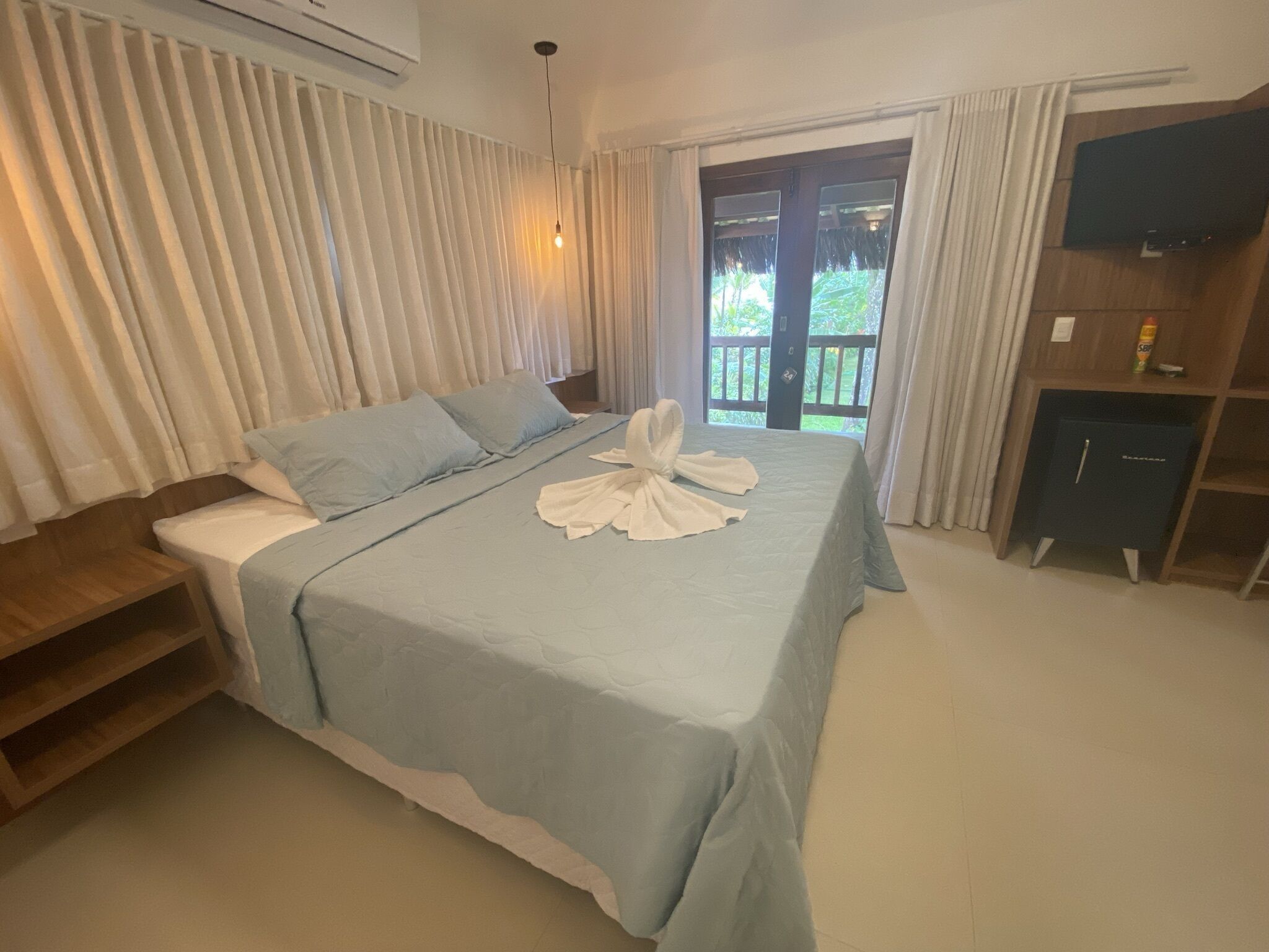 Frigobar, cofres nos quartos, Wi-Fi de cortesia, roupa de cama