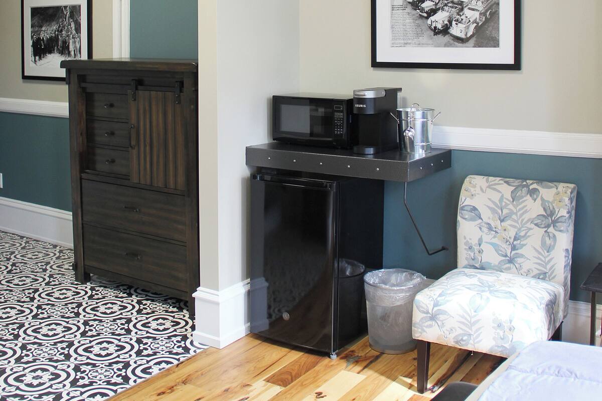 premium double room, private bathroom, city view (205 council room) | 1 bedroom