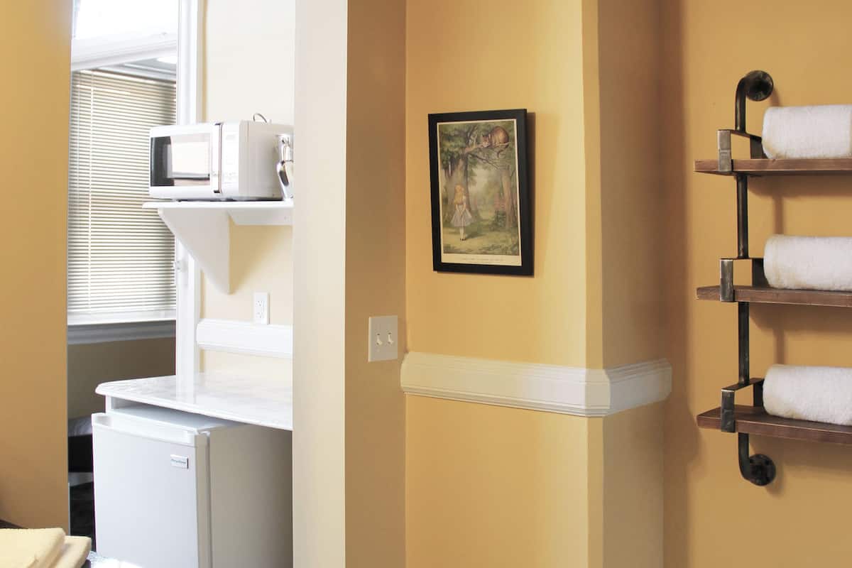 comfort double room, ensuite, city view (203 the library) | bathroom