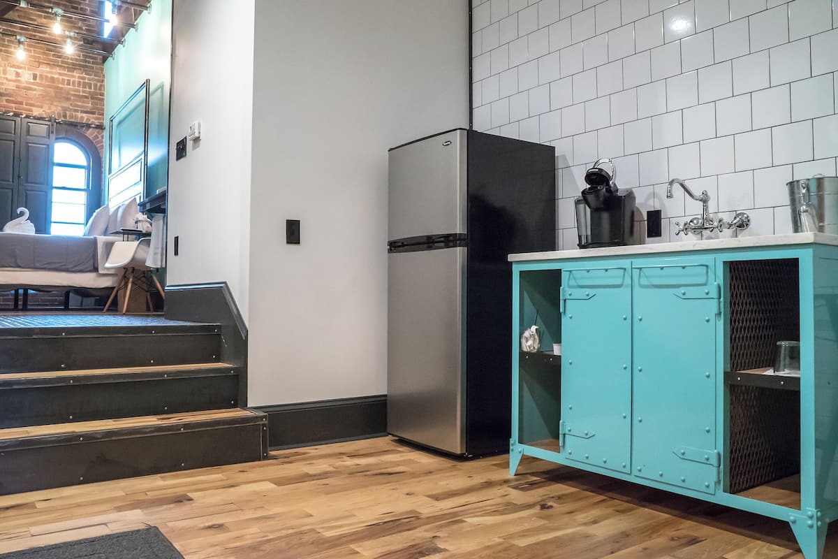 romantic studio, ensuite, city view (308 the flood room) | 1 bedroom