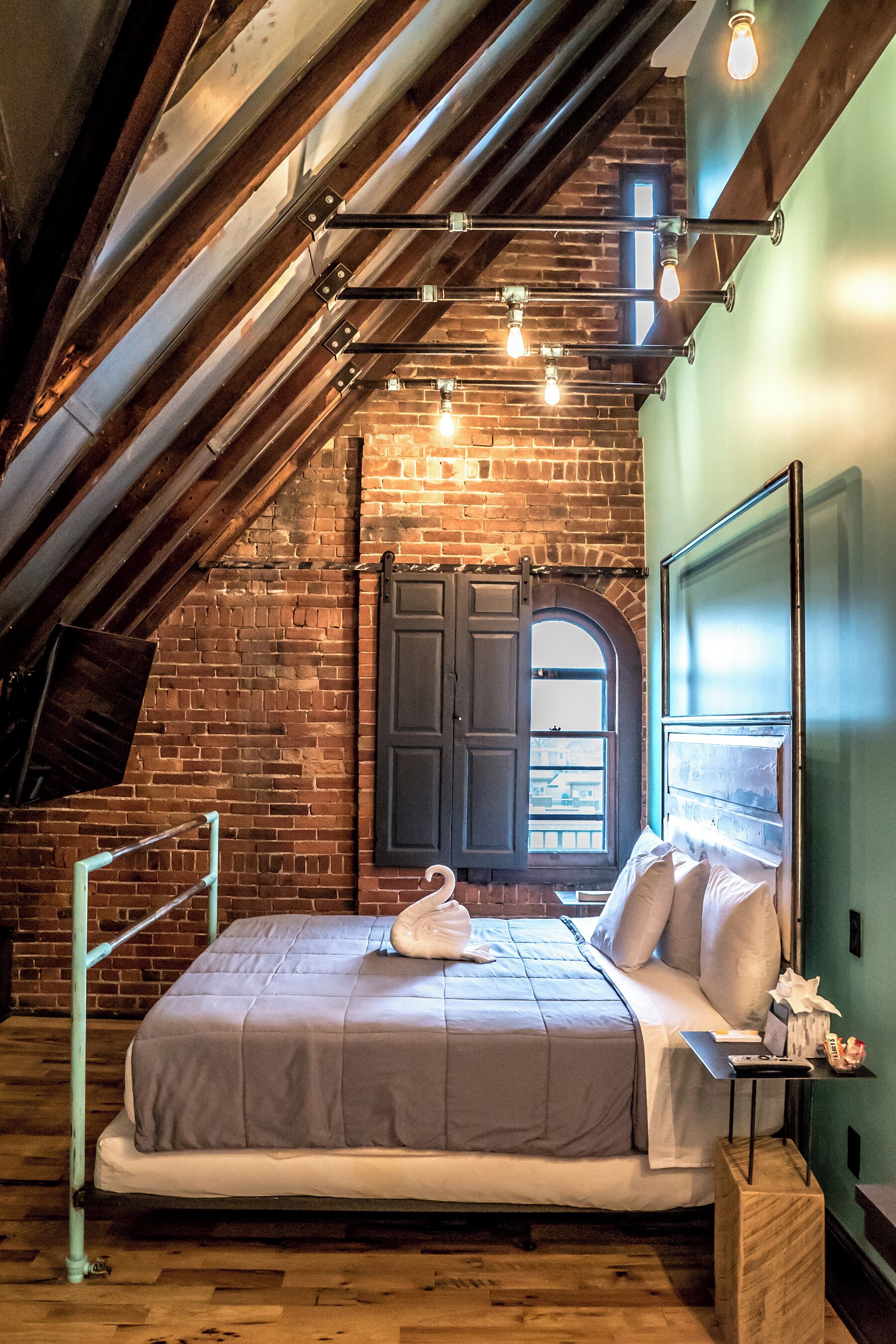 romantic studio, ensuite, city view (308 the flood room) | 1 bedroom