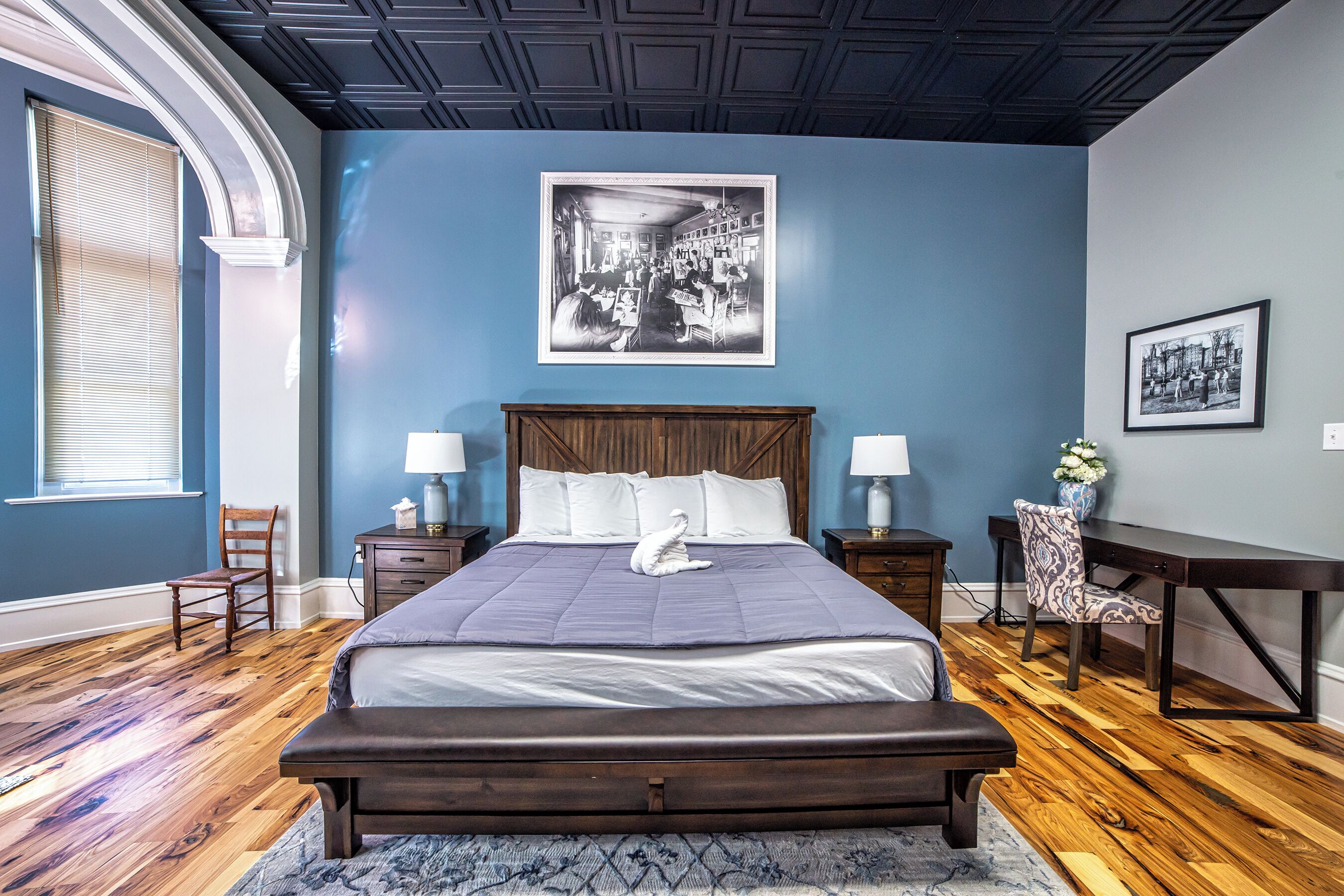 허니문 더블룸, 앙스위트, 시내 전망 (112 The Art Room) | 1 개의 침실, 무료 WiFi, 침대 시트