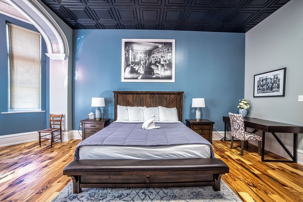 Honeymoon-Doppelzimmer, mit Bad, Stadtblick (112 The Art Room) | 1 Schlafzimmer, kostenloses WLAN, Bettwäsche