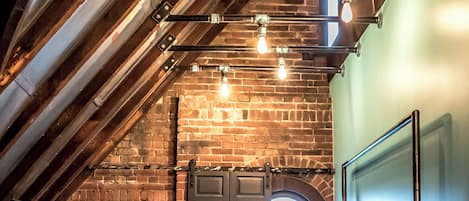 Romantische studio, en-suite badkamer, uitzicht op stad (308 The Flood Room) | 1 slaapkamer
