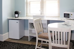 Superior Quadruple Room, Ensuite (106 Mayors Suite)