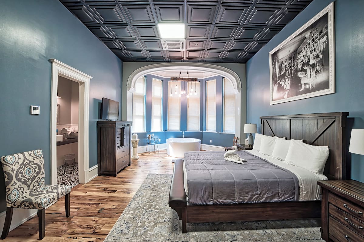 Honeymoon tweepersoonskamer, en-suite badkamer, uitzicht op de stad (112 The Art Room) | 1 slaapkamer, gratis wifi, beddengoed