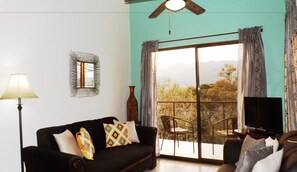 Villa, 2 Bedrooms, Kitchen, Mountain View | Living area