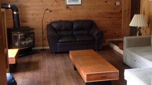 House, 4 Bedrooms | Living area