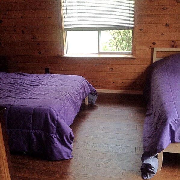 Rollaway beds - Madawaska Lodge - The Longhouse (South Algonquin)