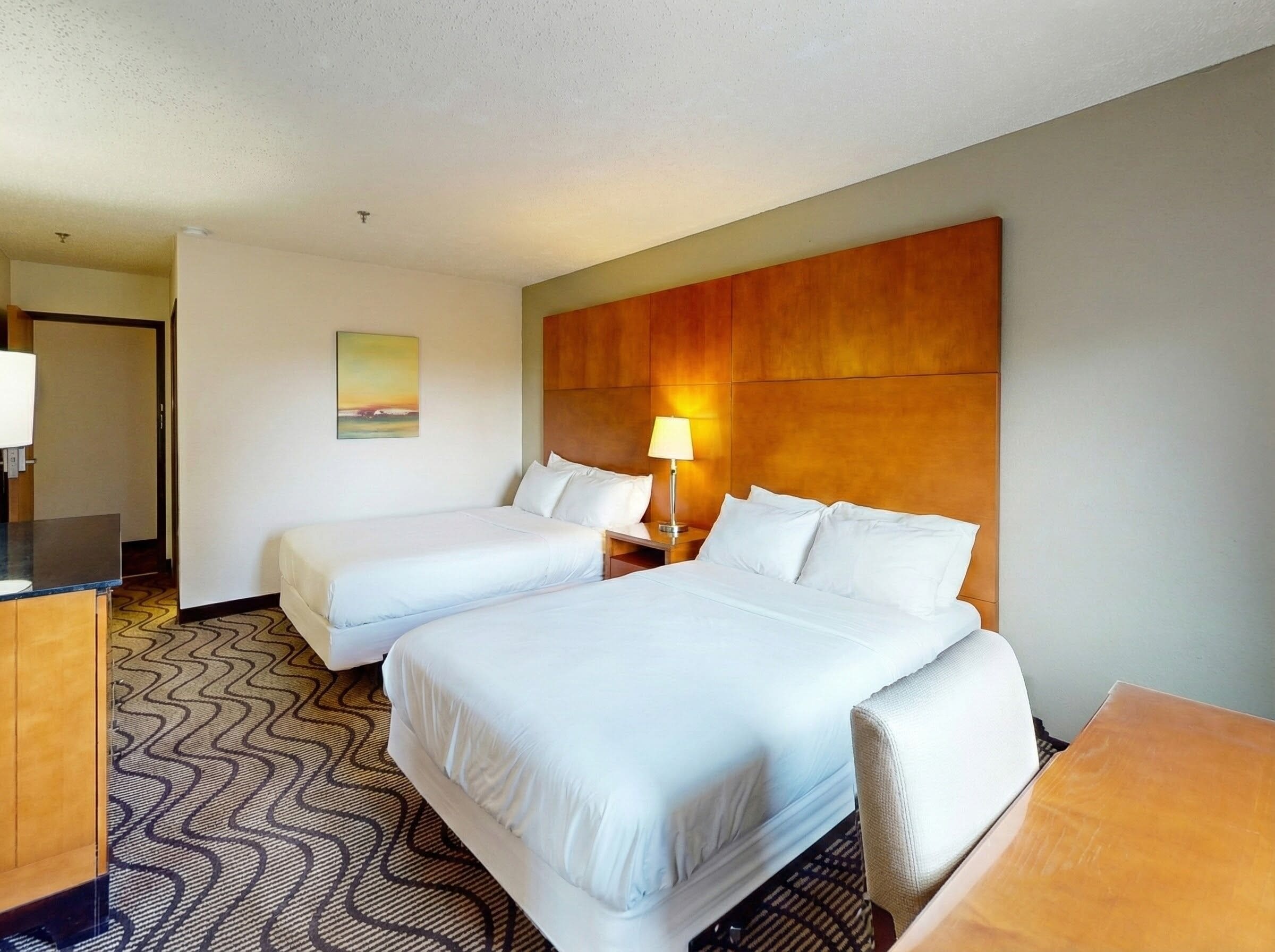 Quarto standard, 2 camas de casal | Escrivaninha, cortinas blackout, quartos à prova de som