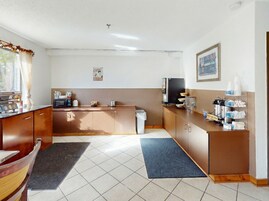 Free daily continental breakfast