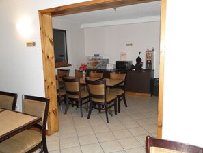 Free daily continental breakfast