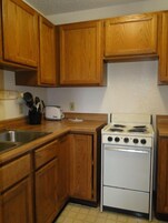 Family Suite, Multiple Beds, Kitchenette | Private kitchen | Fridge, microwave