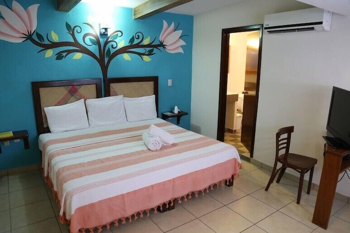 Standard Room | Desk, WiFi (free), individually decorated, bed sheets